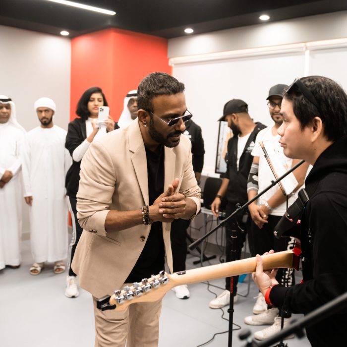 Musicians playing guitar and flute live during an event at Dee Studio